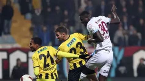 İ­s­t­a­n­b­u­l­s­p­o­r­ ­-­ ­T­r­a­b­z­o­n­s­p­o­r­ ­m­a­ç­ı­ ­y­a­r­ı­d­a­ ­k­a­l­d­ı­